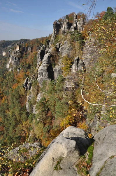 Bastion Skały Bastion Urwisko Skały Wspinaczkowe Natura Krajobraz Doradca Deszczowy — Zdjęcie stockowe