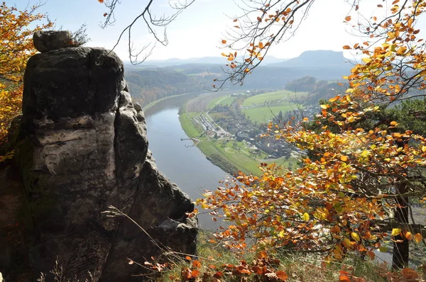 Bastion Bastion Rotsen Zelfde Elbe Vallei Rivier Schip Vrachtschip Rots — Stockfoto