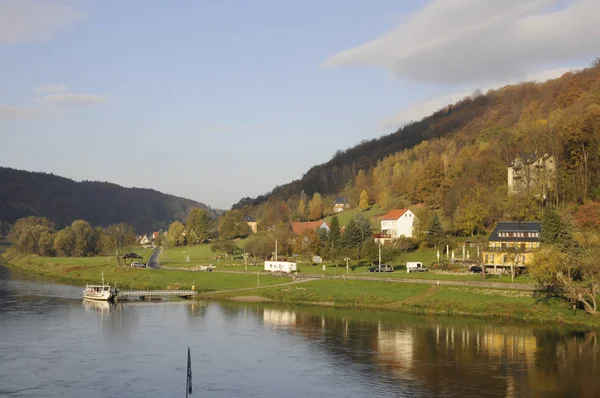 Halbestadt Koenigstein Ίδια Ίδια Ποτάμι Κορυφή Elbe Ψαμμίτη Elbsandsteingebirge Saxon — Φωτογραφία Αρχείου