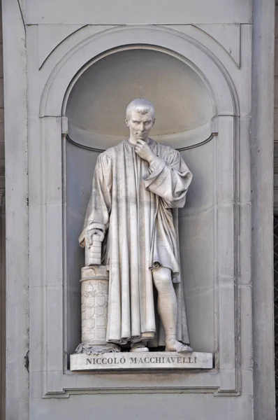 Άγαλμα Machiavelli Uffizi Γκαλερί Florence Dante Άγαλμα Άγαλμα Machiavelli Niccolo — Φωτογραφία Αρχείου