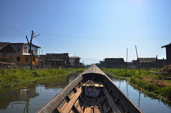 Viajando Por Aldea Flotante Inle Lake Bote Pequeño — Foto de Stock