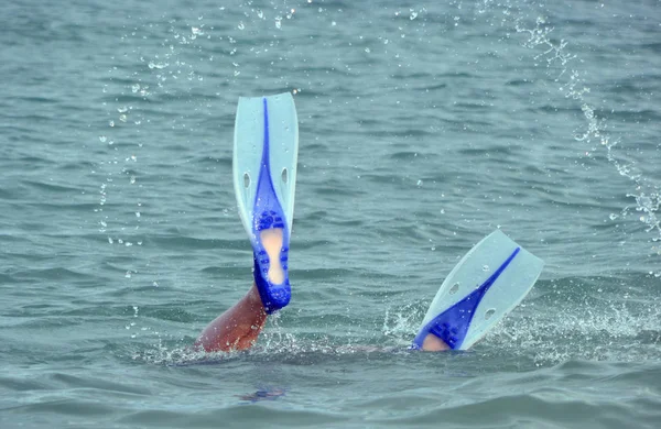 Человек Гидрокостюме Доской Серфинга — стоковое фото
