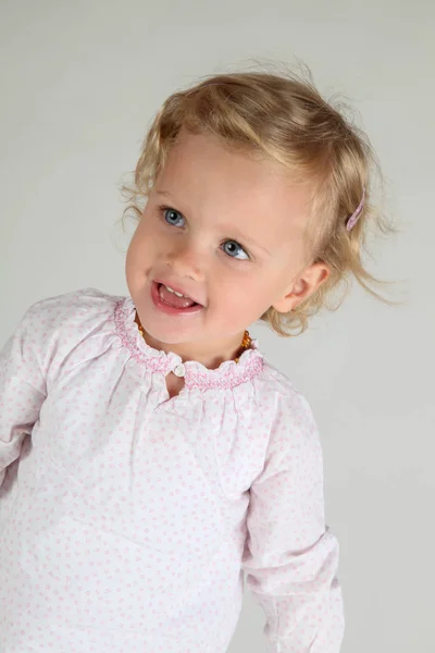 Κοριτσάκι Γελάει Στόμα Ανοιχτό — Φωτογραφία Αρχείου