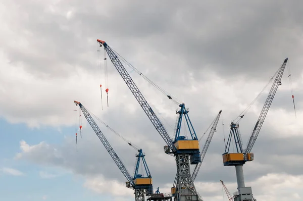 Schilderachtig Uitzicht Industriële Havenkranen — Stockfoto