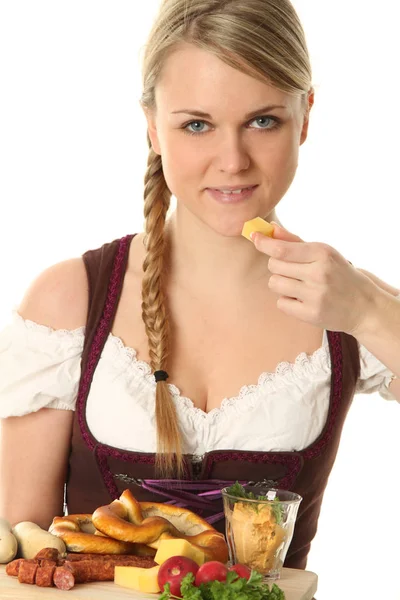 Frau Dirndl Mit Typischem Essen — Stockfoto
