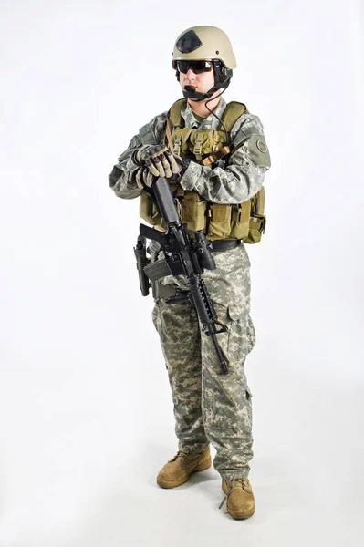 Swat Team Officer Witte Geïsoleerde Achtergrond — Stockfoto