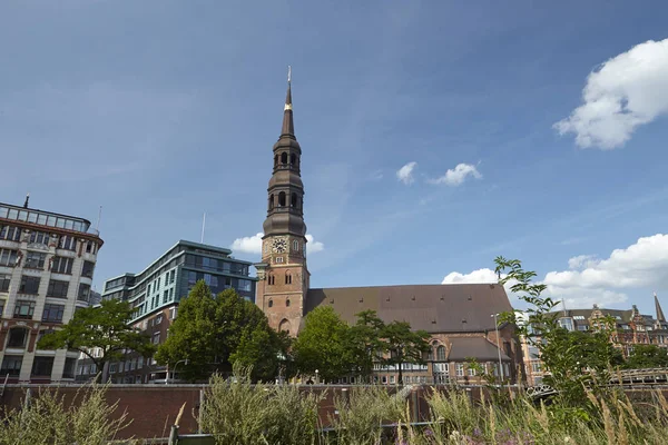 Iglesia Catarina Hamburgo Situada Canal Peaje Cerca Del Antiguo Distrito —  Fotos de Stock