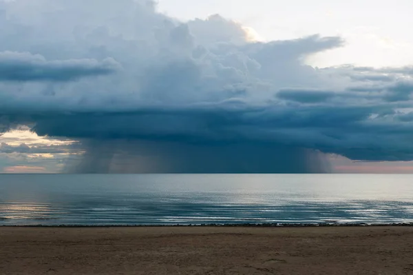 Zeer Bewolkt Aan Kust — Stockfoto