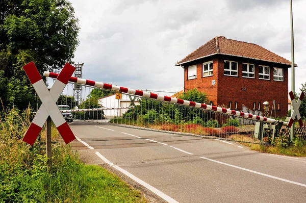 Beschränkter Bahnübergang Mit Andreaskreuz — Stockfoto