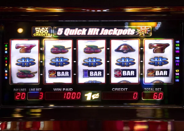 Slot machine displaying a prize