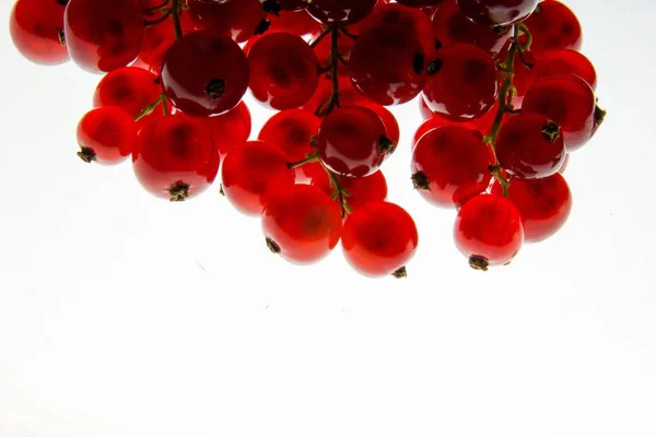 Rote Reife Granatapfelkerne Isoliert Auf Weißem Hintergrund — Stockfoto
