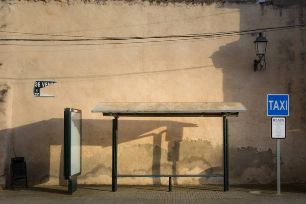西班牙马约卡被遗弃的公共汽车站 — 图库照片