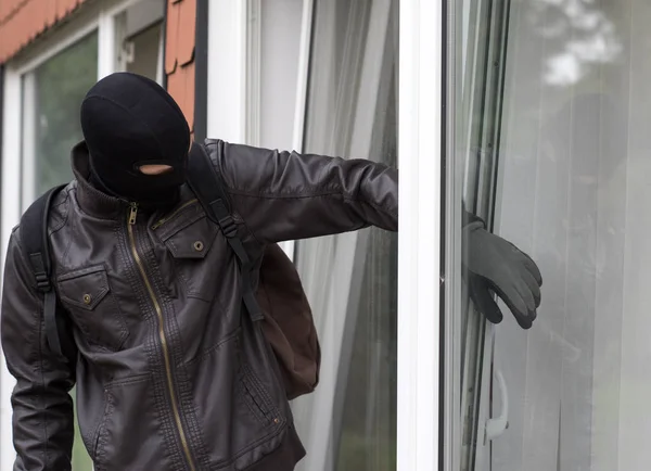 Burglar Uniforme Negro Con Cortafuegos —  Fotos de Stock