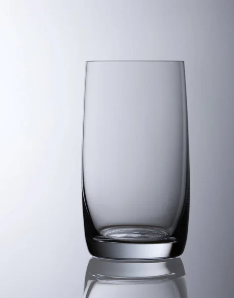 Simple Élégant Verre Eau Vide Dans Studioaufnahme Unsauberes Été Enlevé — Photo