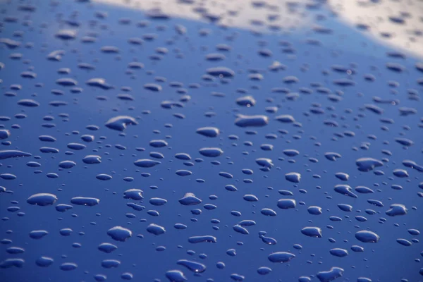 Wassertropfen Auf Blauer Farbe — Stockfoto