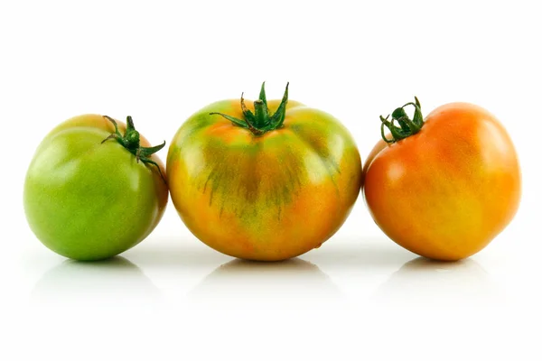 Reife Nasse Gelbe Tomaten Roh Isoliert Auf Weißem Hintergrund — Stockfoto