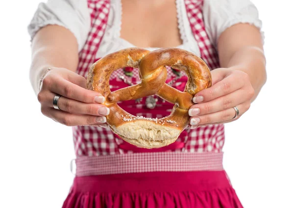 Frau Hält Brezel Händen Isoliert Auf Weiß — Stockfoto