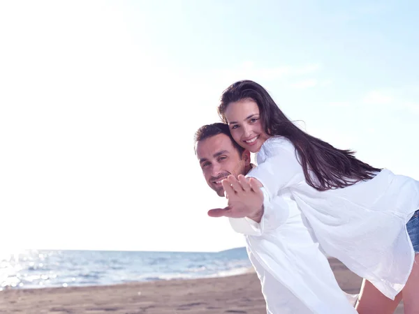 Felice Giovane Coppia Romantica Innamorata Divertirsi Sulla Bella Spiaggia Bella — Foto Stock