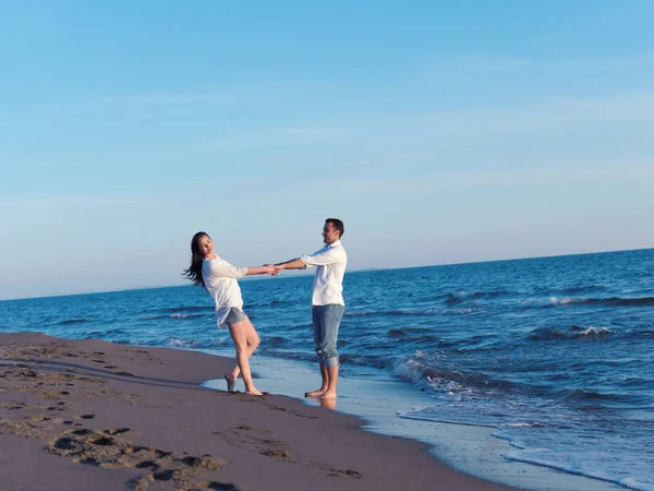 Felice Giovane Coppia Romantica Innamorata Divertirsi Sulla Bella Spiaggia Bella — Foto Stock