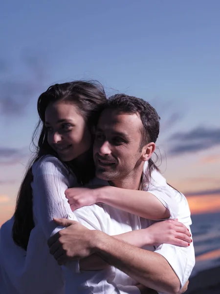 Feliz Jovem Casal Romântico Apaixonado Divirta Bela Praia Belo Dia — Fotografia de Stock