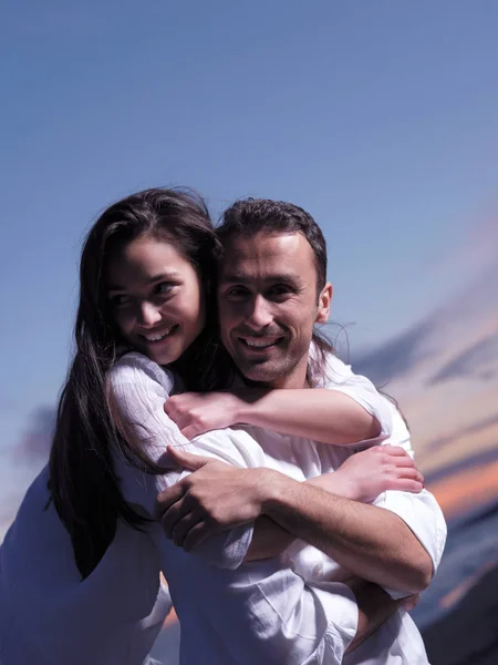 Felice Giovane Coppia Romantica Innamorata Divertirsi Sulla Bella Spiaggia Bella — Foto Stock