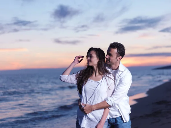 Feliz Pareja Romántica Joven Amor Divertirse Hermosa Playa Hermoso Día — Foto de Stock