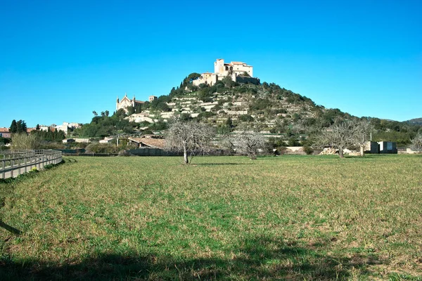 Die Stadt Arta Mit Festung Und Pilgerkirche Auf Mallorca — Stockfoto