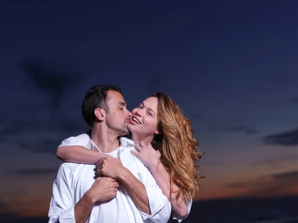 Feliz Jovem Casal Romântico Apaixonado Divirta Bela Praia Belo Dia — Fotografia de Stock