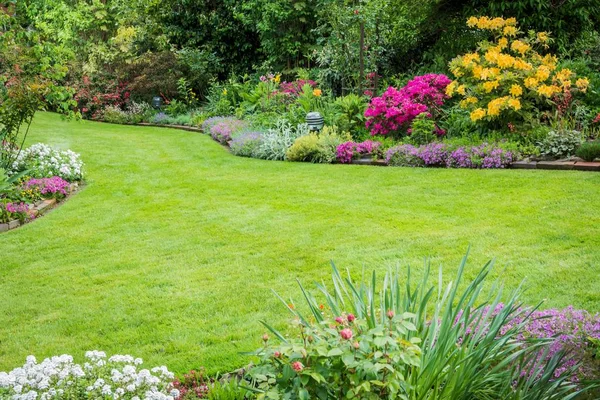 Planted Flower Garden Lawn — Stock Photo, Image
