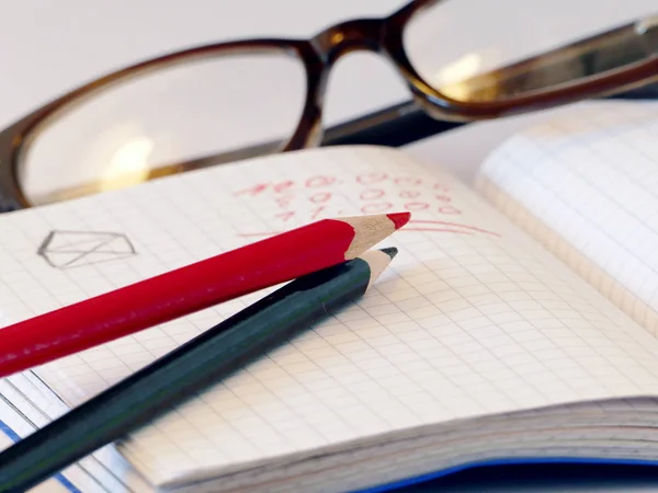 Notzbuch Met Kraag Pinnen Rode Cijfers Glazen — Stockfoto