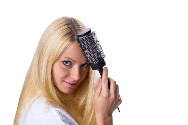 Женщина Расчесывает Волосы Щеткой — стоковое фото