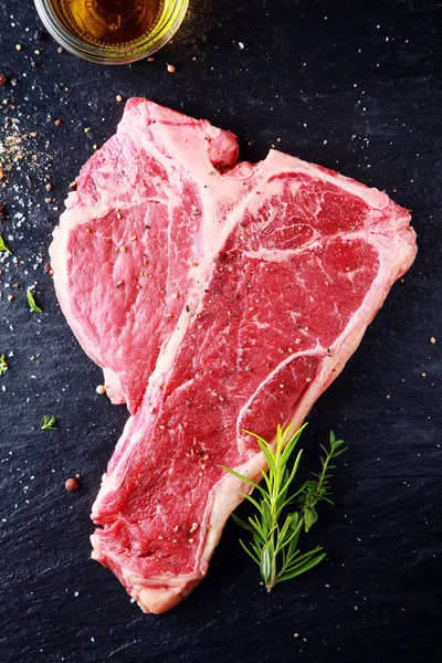 Ongekookte Steak Van Bone Porterhouse Smaak Gebracht Met Zout Specerijen — Stockfoto