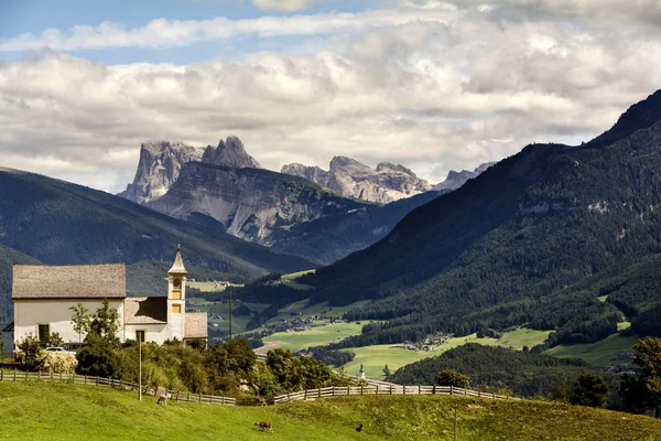 Luonnonkaunis Näkymä Majesteettinen Dolomiitit Maisema Italia — kuvapankkivalokuva