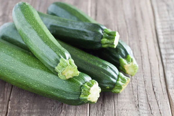 Zucchini Een Houten Tafel — Stockfoto