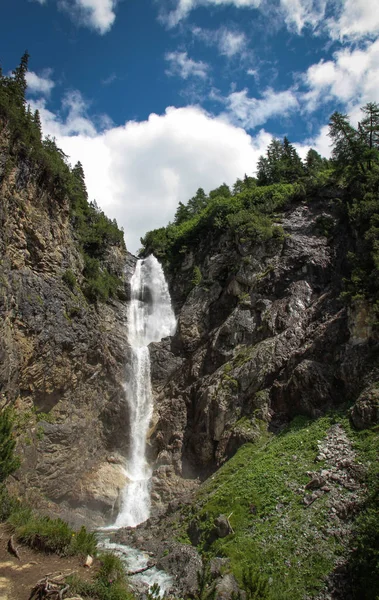 Belle Cascade Sur Fond Nature — Photo