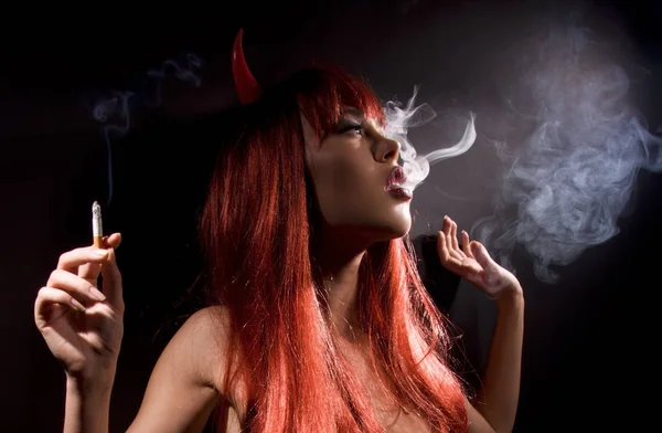 Foto Scura Fumare Nudo Diavolo Donna — Foto Stock