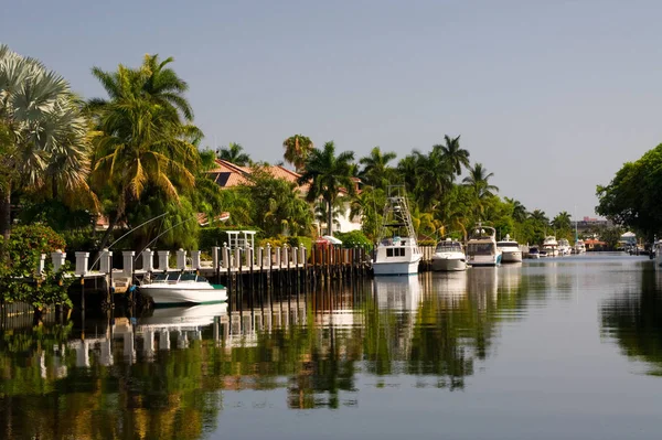 Fort Lauderdale Bir Kanalda Yatlar — Stok fotoğraf