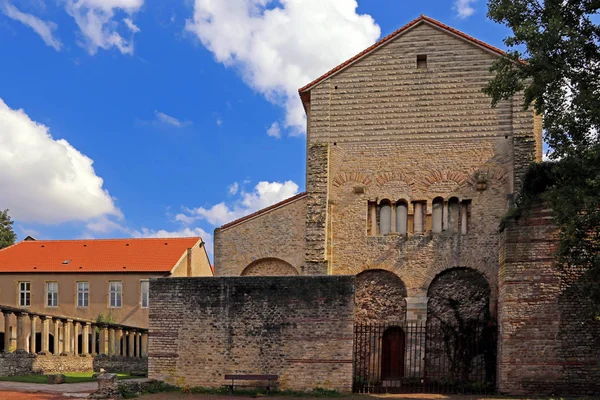 Äldsta Kyrkan Frankrike Helgon Pierre Aux Nonnains — Stockfoto