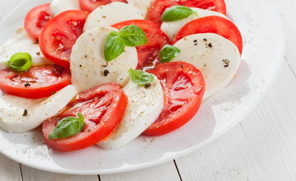 Italian Tomato Mozzarella Caprese Salad Seasoned Pepper Salt Garnished Leaves — Stock Photo, Image