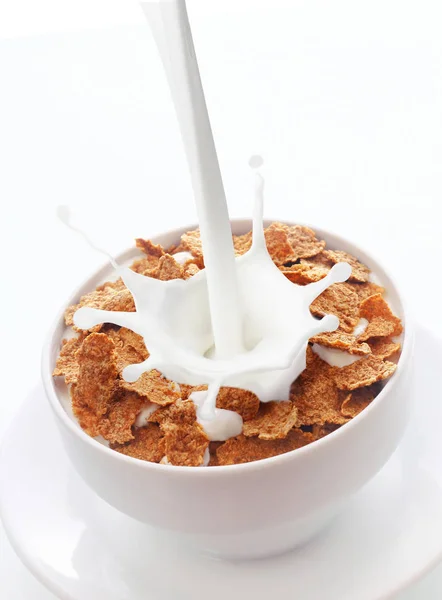 Fresh Creamy Milk Splashing Bowl Tasty Flavored Chocolate Cereal Flakes — Stock Photo, Image