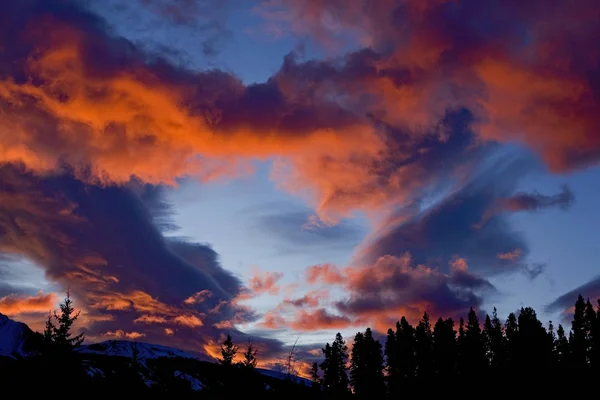 Sonnenaufgang Der Sich Den Wolken Spiegelt — Stockfoto