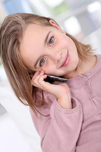 Retrato Menina Falando Celular — Fotografia de Stock