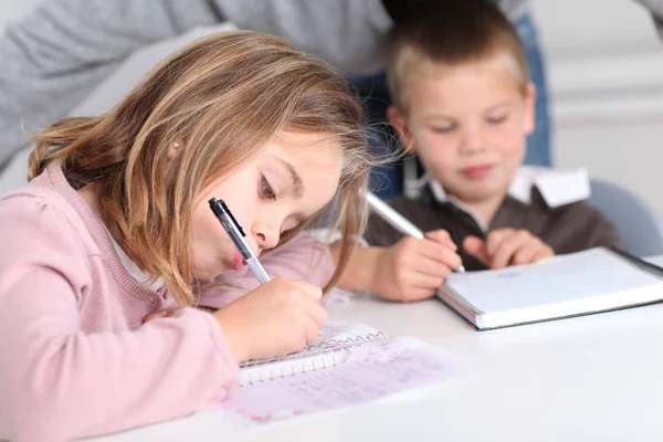 Crianças Escola Fazendo Seus Trabalhos Casa — Fotografia de Stock