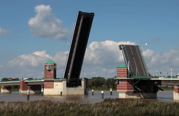 Jann Berghaus Bridge Leer — Foto de Stock