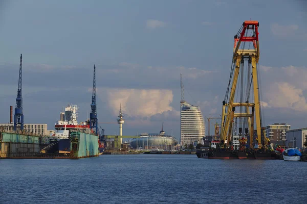 Bremerhaven Kesimi Ufuk Çizgisi Almanya Bremen Federal Devleti Limandan Alınmıştır — Stok fotoğraf
