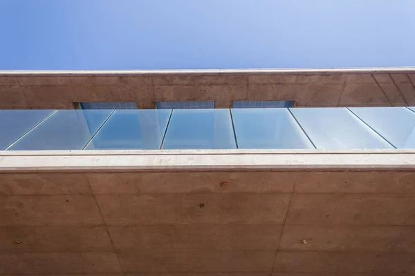 Edificio Vidrio Hormigón Sección Abstracta Cielo Azul — Foto de Stock