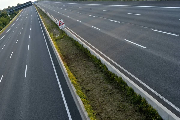 空置的八车道公路 — 图库照片