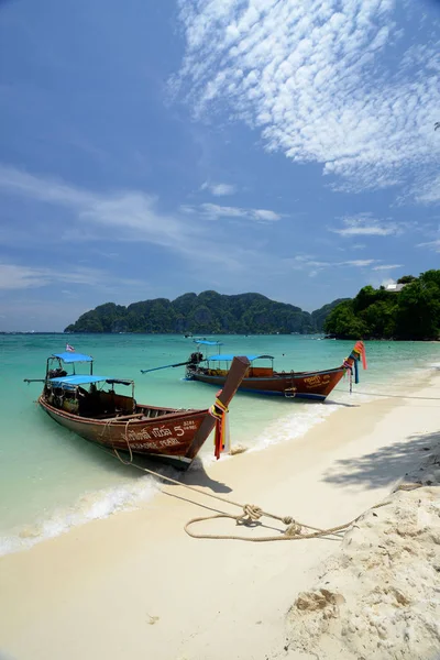 Uma Praia Ilha Phiphi Ilha Phi Phi Fora Cidade Krabi — Fotografia de Stock