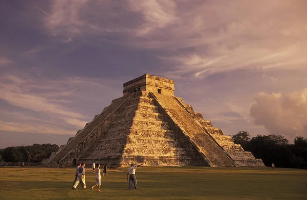 Pirámide Las Ruinas Maya Chichen Itza Estado Yucatano Península Yucatán — Foto de Stock