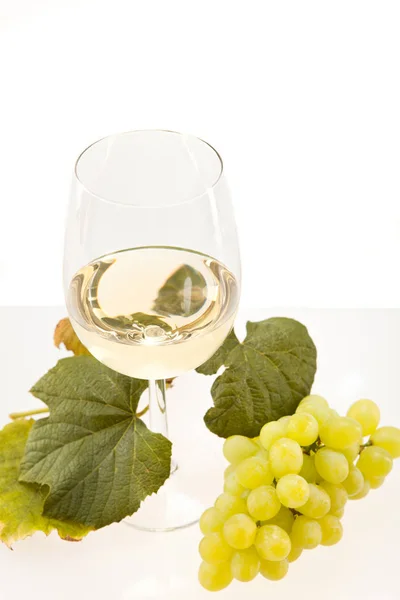 White Wine Glass Grapes White Background — Stock Photo, Image